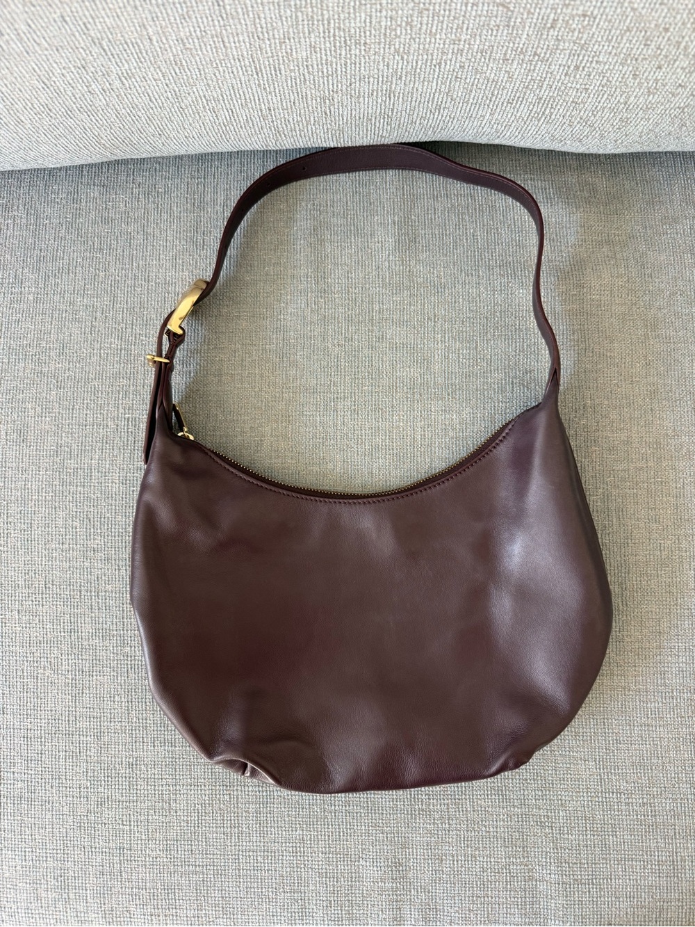 Cuyana Celestia Shoulder Bag in Plum - Picture 3 of 4